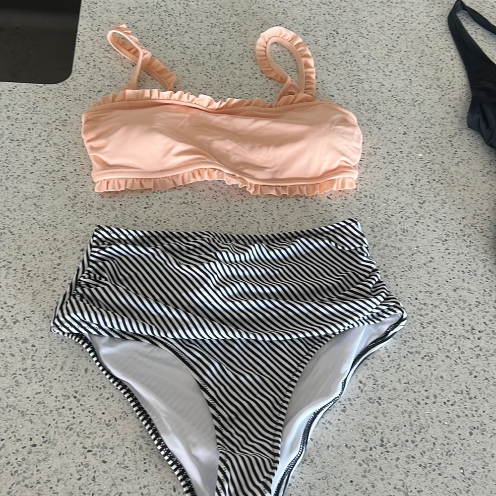 Cupshe Ruffled Bandeau Bikini